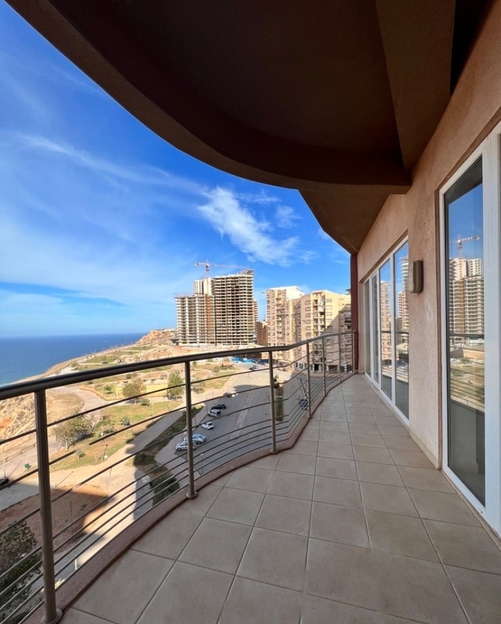 For Sale Apartment F4 Oran