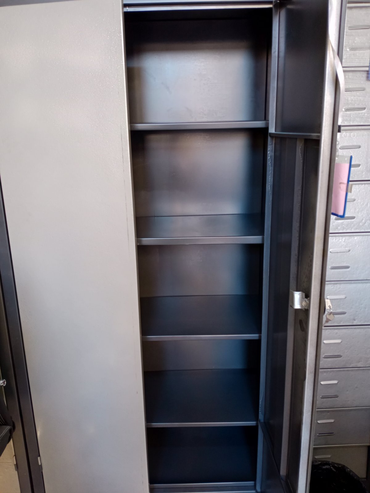 METALLIC CABINET 2 DOOR