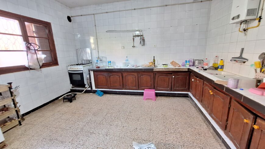 vente villa avec usine d’auto soufflage plastique à sénia oran