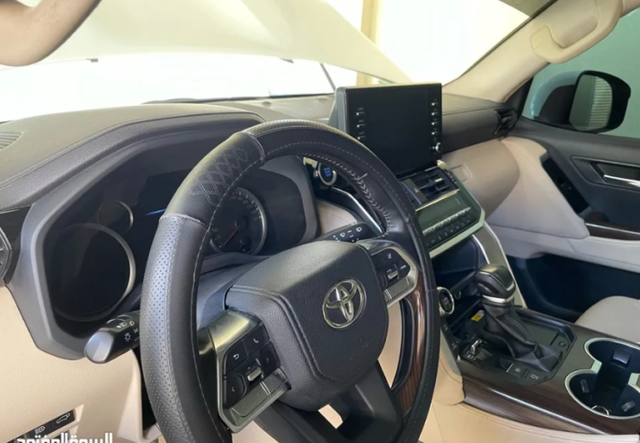 TOYOTA LAND CRUISER 2022 GXR GCC SPECS