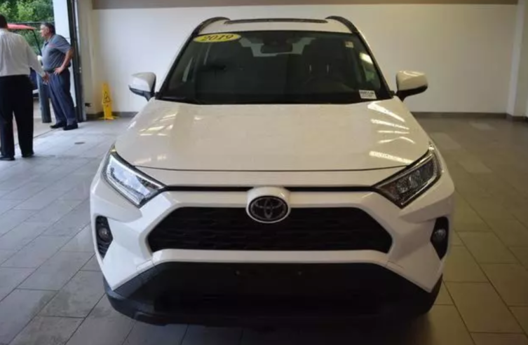 🚗 For Sale: 2019 Toyota RAV4 XLE 🚗