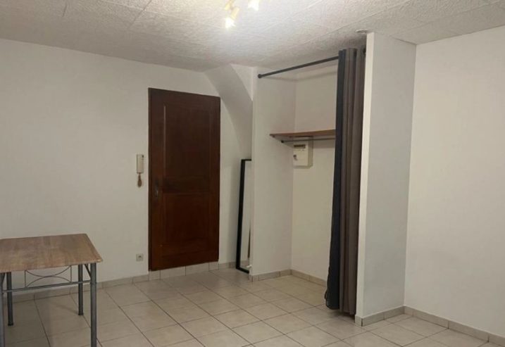 Rent – ​​Renovated furnished studio – Istres city center (13800)