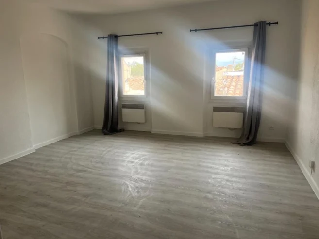 Studio rental – 29 m² – Istres City Center (13800)